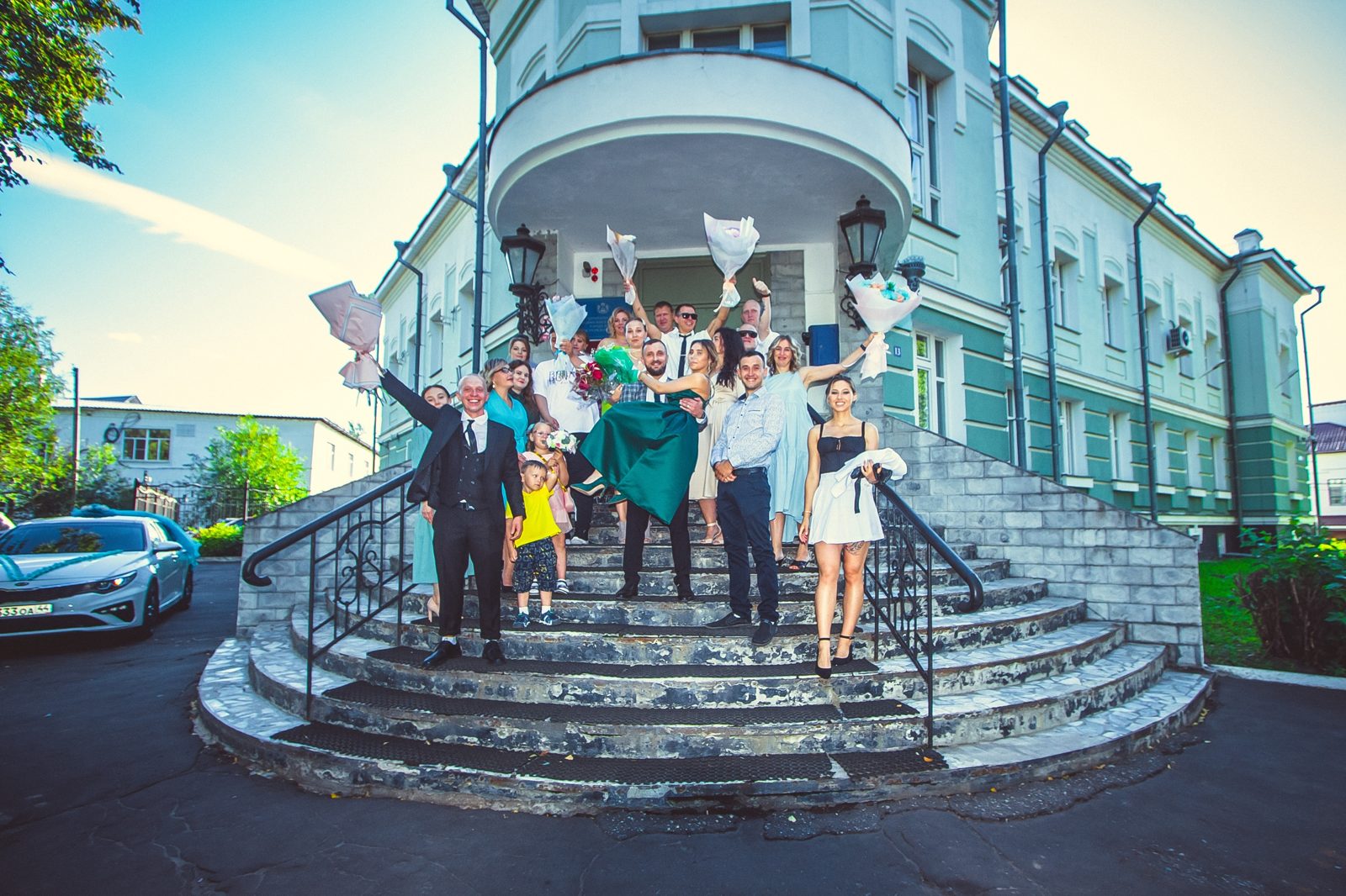 Проводили кореша в мир подкаблучников! 👠
